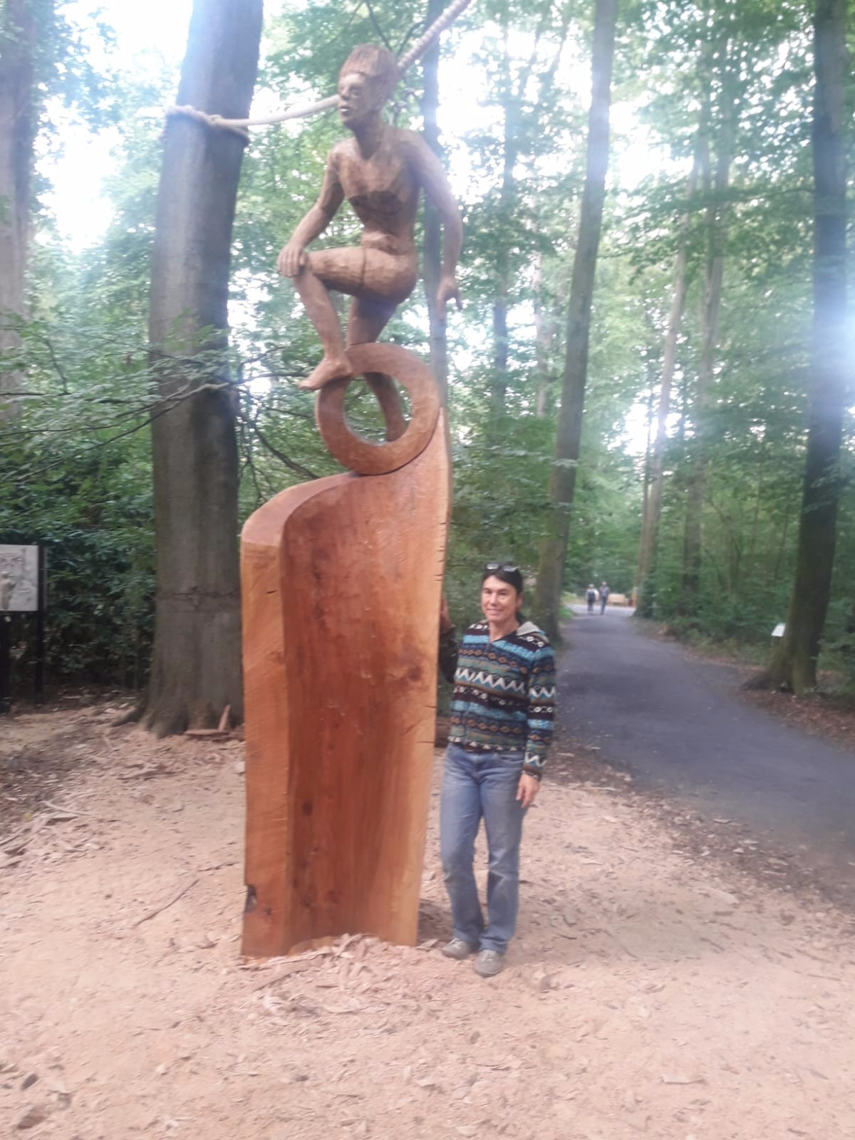 Holzskulptur mit Frau Martina Kreitmeier,